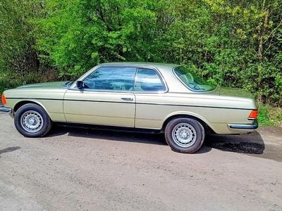 Usata Mercedes 200 109 CV (80 kW) 1979 Verde Coupé