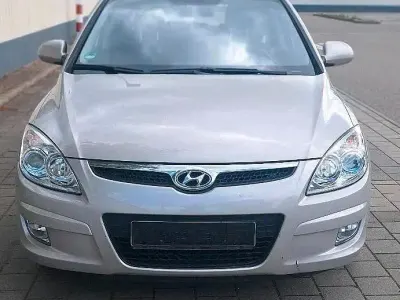 Gebraucht Hyundai i30 109 PS (80 kW) 2009 Beige Kleinwagen