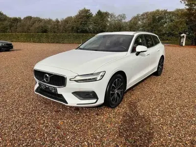 Second-hand Volvo V60 Momentum 197 CP (144 kW) 2021 Alb Break