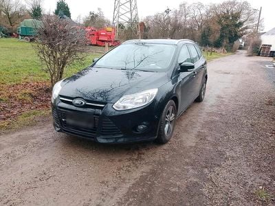 Schwarz Gebraucht 2013 Ford Focus Kombi | 2.200 € (Superpreis)