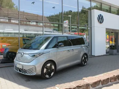 Gebraucht VW ID. Buzz Pro 150 kW (204 PS) 2024 Silber Van / Kleinbus
