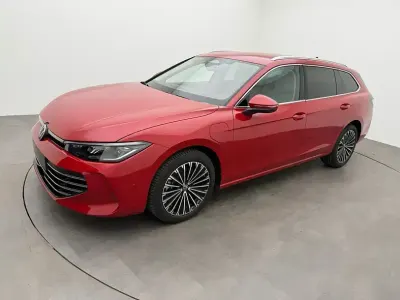 Gebraucht VW Passat Business 204 PS (150 kW) 2025 Rot Kombi
