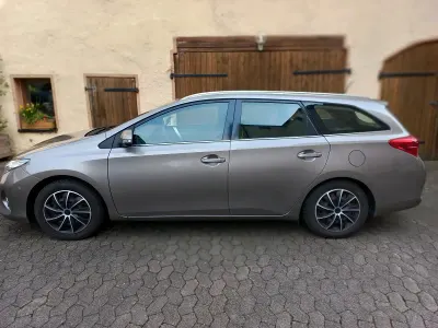 Gebraucht Toyota Auris 140 PS (102 kW) 2014 Beige Kombi
