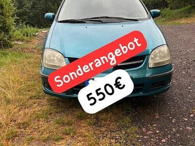Nissan Almera Tino