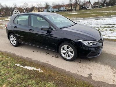 Gebraucht VW Golf VIII Life 110 PS (80 kW) 2022 Deep black perleffekt Kleinwagen