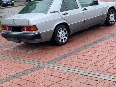 Gebraucht Mercedes 190 122 PS (89 kW) 1991 Silber Limousine
