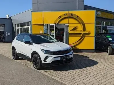Używany Opel Grandland Electric GS Line 224 KM (164 kW) 2024 Biały SUV
