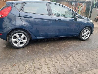 Gebraucht Ford Fiesta 81 PS (59 kW) 2009 Blau Kleinwagen