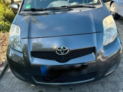 Gebraucht Toyota Yaris 69 PS (50 kW) 2009 Grau Kleinwagen