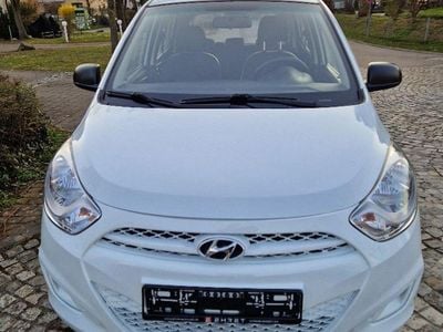 Gebraucht Hyundai i10 70 PS (51 kW) 2013 Weiß Kleinwagen