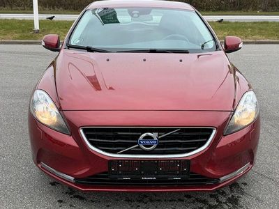 Second-hand Volvo V40 Kinetic 120 CP (88 kW) 2016 Roșu Berlinǎ