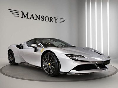 Usata Ferrari SF90 999 CV (734 kW) 2024 Argento Cabrio
