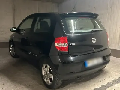 Gebraucht VW Fox 50 PS (36 kW) 2010 Schwarz Kleinwagen