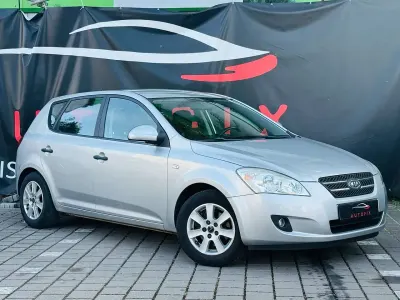 Gebraucht Kia Ceed Vision 109 PS (80 kW) 2009 Kirunasilber met. Kleinwagen