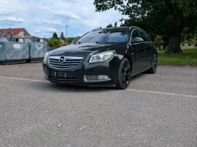 Gebraucht Opel Insignia 160 PS (117 kW) 2011 Schwarz Kombi