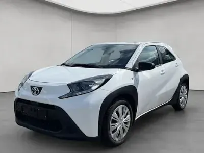 Gebraucht Toyota Aygo X X-play 72 PS (52 kW) 2023 Schneeweiß SUV