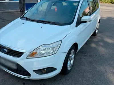 Gebraucht Ford Focus 109 PS (80 kW) 2010 Weiß Kombi