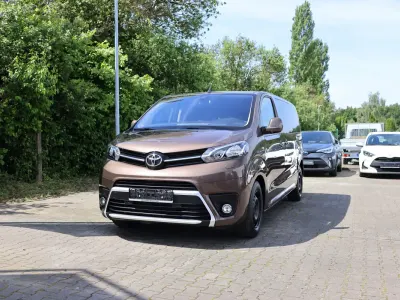 Gebraucht Toyota Proace Verso Team 177 PS (130 kW) 2021 Barriquebraun metallic Kombi