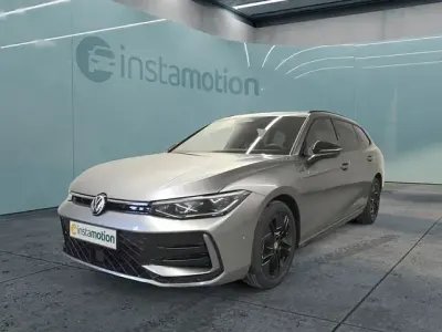 Gebraucht VW Passat R-line 150 PS (110 kW) 2024 Grau Kombi