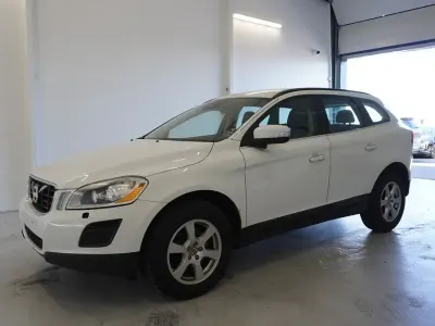 Używany Volvo XC60 Momentum 163 KM (119 kW) 2012 Biały SUV