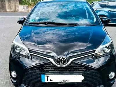Gebraucht Toyota Yaris 99 PS (72 kW) 2015 Schwarz Kleinwagen