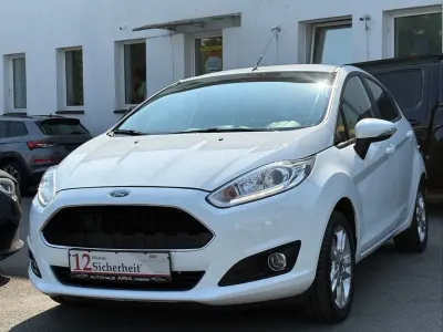 Gebraucht Ford Fiesta Celebration 101 PS (74 kW) 2016 Weiß Kleinwagen