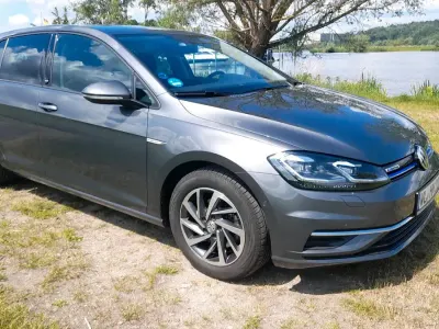 Gebraucht VW Golf VII Comfortline 131 PS (96 kW) 2017 Grau Limousine