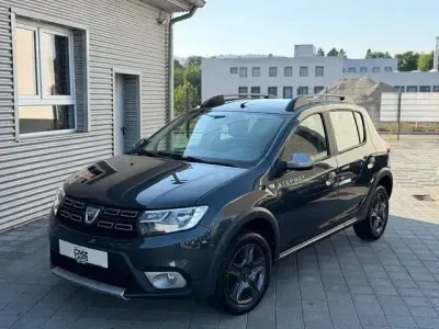 Gebraucht Dacia Sandero Celebration 90 PS (66 kW) 2018 Grau Limousine