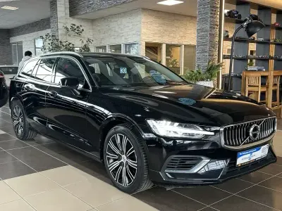 Gebraucht Volvo V60 Inscription 341 PS (250 kW) 2021 Schwarz Kombi