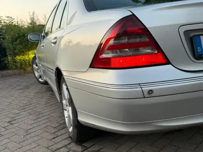 Gebraucht Mercedes 220 150 PS (110 kW) 2005 Silber Limousine
