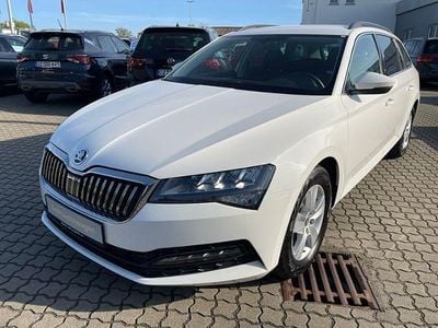 Weiß Gebraucht 2020 Skoda Superb Ambition Kombi | 20.874 € (Fairer Preis)