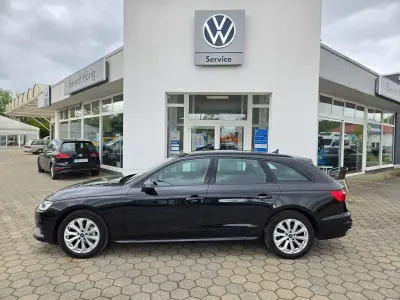 Gebraucht Audi A4 Advanced 204 PS (150 kW) 2023 Mythosschwarz Kombi