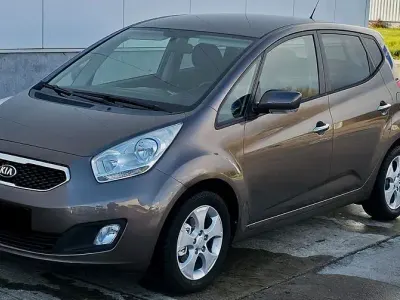 Gebraucht Kia Venga Spirit 125 PS (91 kW) 2013 Braun Kleinwagen