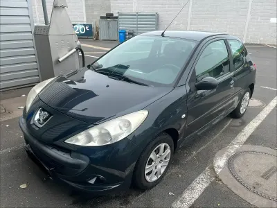 Gebraucht Peugeot 206+ 75 PS (55 kW) 2010 Grau Kleinwagen