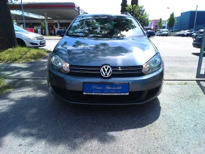 Gebraucht VW Golf VI Comfortline 122 PS (89 kW) 2011 Grau Kleinwagen