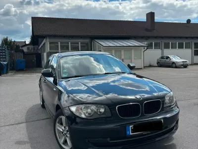 Gebraucht BMW 116 122 PS (89 kW) 2011 Schwarz Kleinwagen