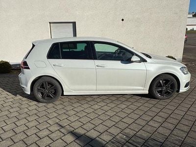Weiß Gebraucht 2015 VW Golf VII LOUNGE Limousine | 11.100 € (Guter Preis)