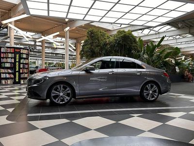 Gebraucht Mercedes CLA180 Urban 122 PS (89 kW) 2015 Grau Limousine