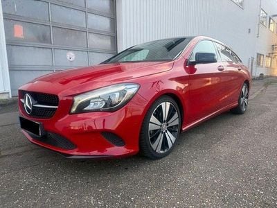 Gebraucht Mercedes CLA200 Shooting Brake Night 136 PS (100 kW) 2016 Rot Kombi