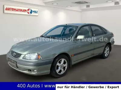 Usata Toyota Avensis Sol 150 CV (110 kW) 2001 Verde Berlina