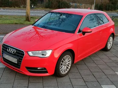Gebraucht Audi A3 Ambiente 122 PS (89 kW) 2013 Rot Limousine