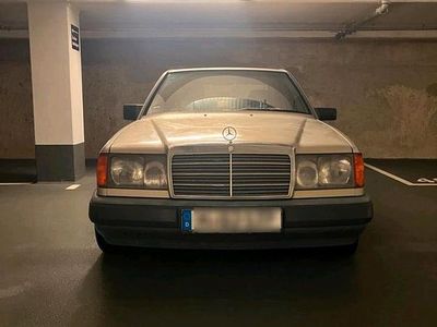 Beige Gebraucht 1988 Mercedes 200 Limousine | 4.900 €