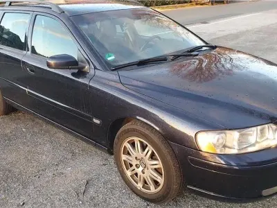 Usata Volvo V70 140 CV (102 kW) 2005 Blu Station wagon