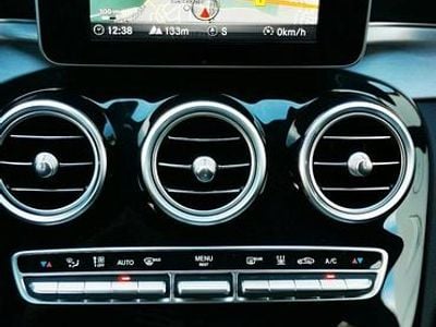 Gebraucht Mercedes C250 AMG line 211 PS (155 kW) 2018 Blau Kombi