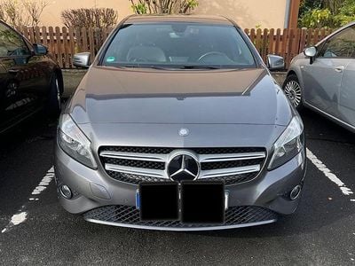 Andere farben Gebraucht 2014 Mercedes 200 Limousine | 12.000 €