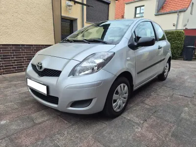 Gebraucht Toyota Yaris Basis 69 PS (50 kW) 2009 Silber Kleinwagen