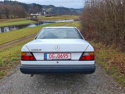 Weiß Gebraucht 1986 Mercedes 200 Limousine | 2.500 €