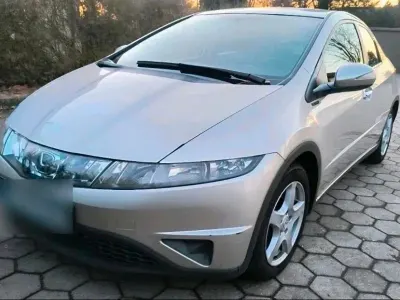 Begagnad Honda Civic 83 HK (61 kW) 2006 Silver Sedan