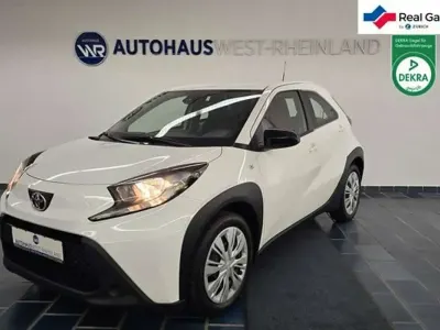 Gebraucht Toyota Aygo X X-play 72 PS (52 kW) 2023 Weiß SUV
