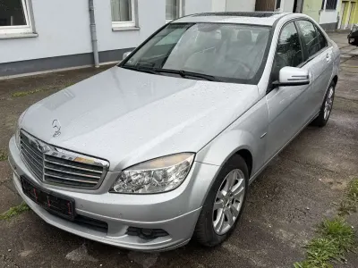 Gebraucht Mercedes C180 156 PS (114 kW) 2010 Iridiumsilber  metalliclack Limousine